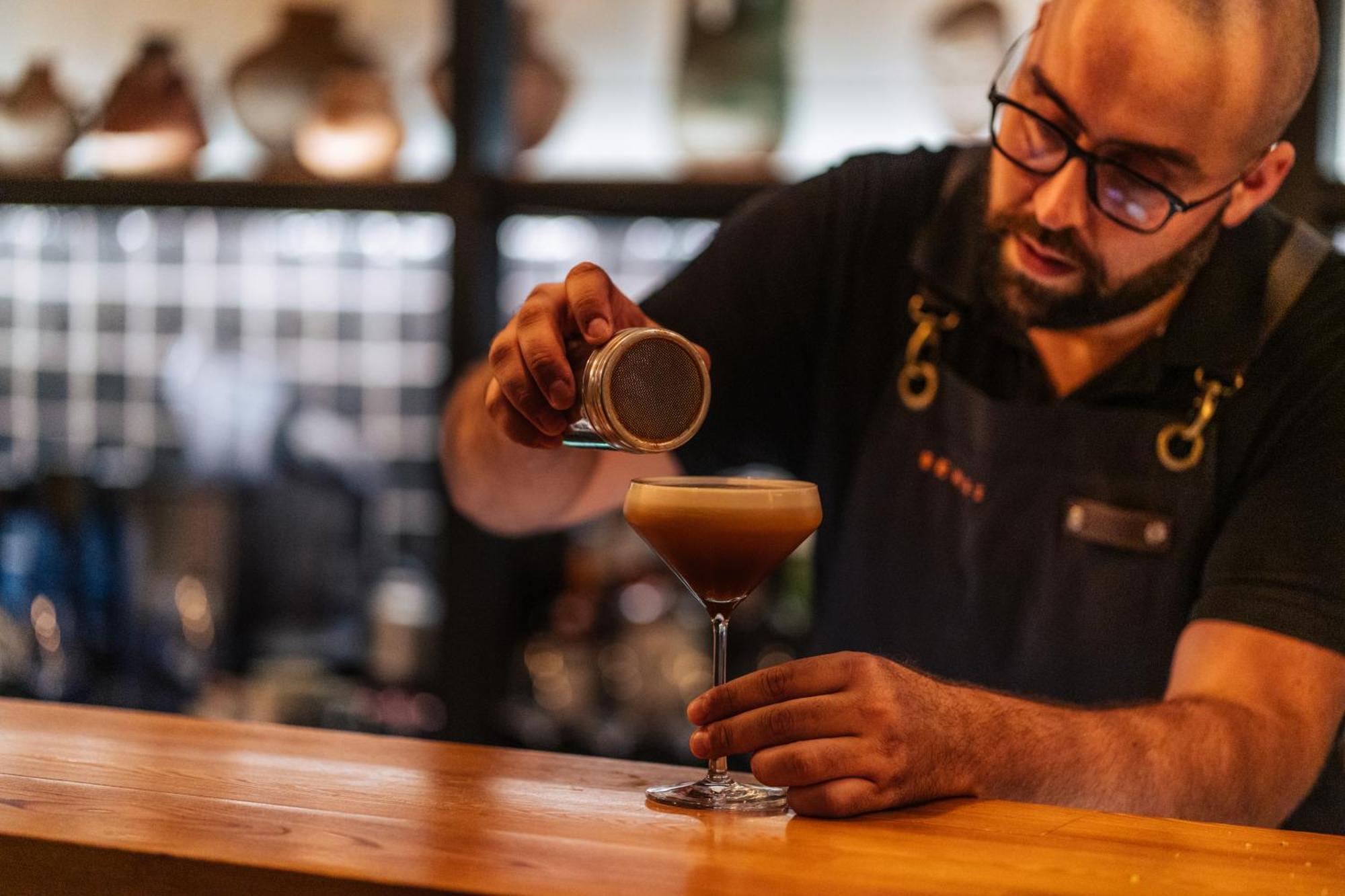 Sensi Azores Nature And Spa Ginetes المظهر الخارجي الصورة A barista preparing a coffee drink