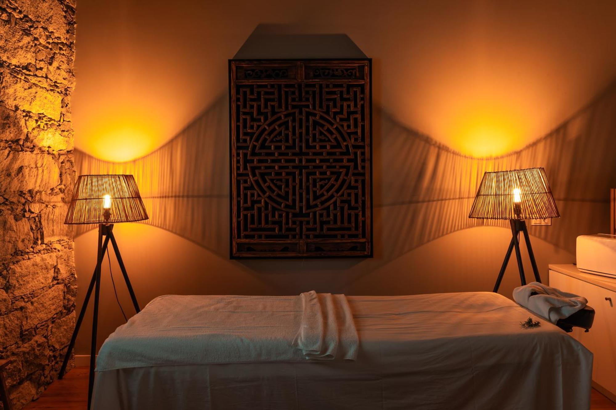 Sensi Azores Nature And Spa Ginetes المظهر الخارجي الصورة A massage table