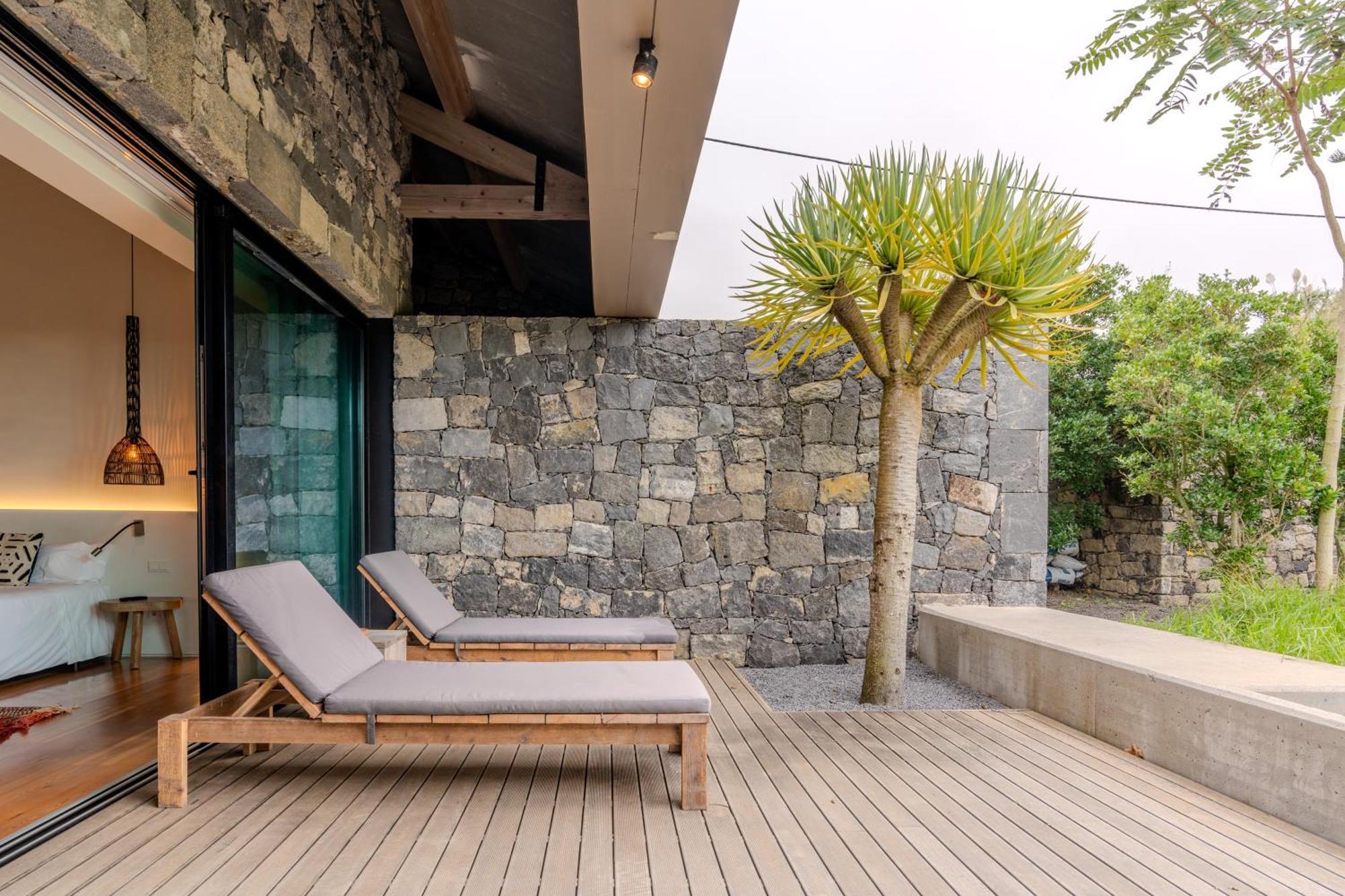 Sensi Azores Nature And Spa Ginetes الغرفة الصورة The hotel's private beach
